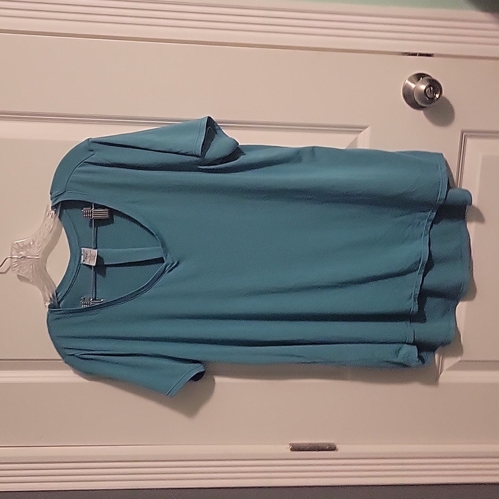 Members Mark mint green short-sleeved V-neck tee